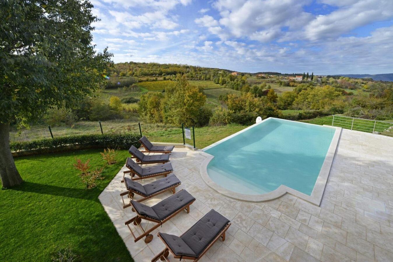 Villa Zvonar Near Motovun With Large Pool And Whirlpool Rakotule Экстерьер фото